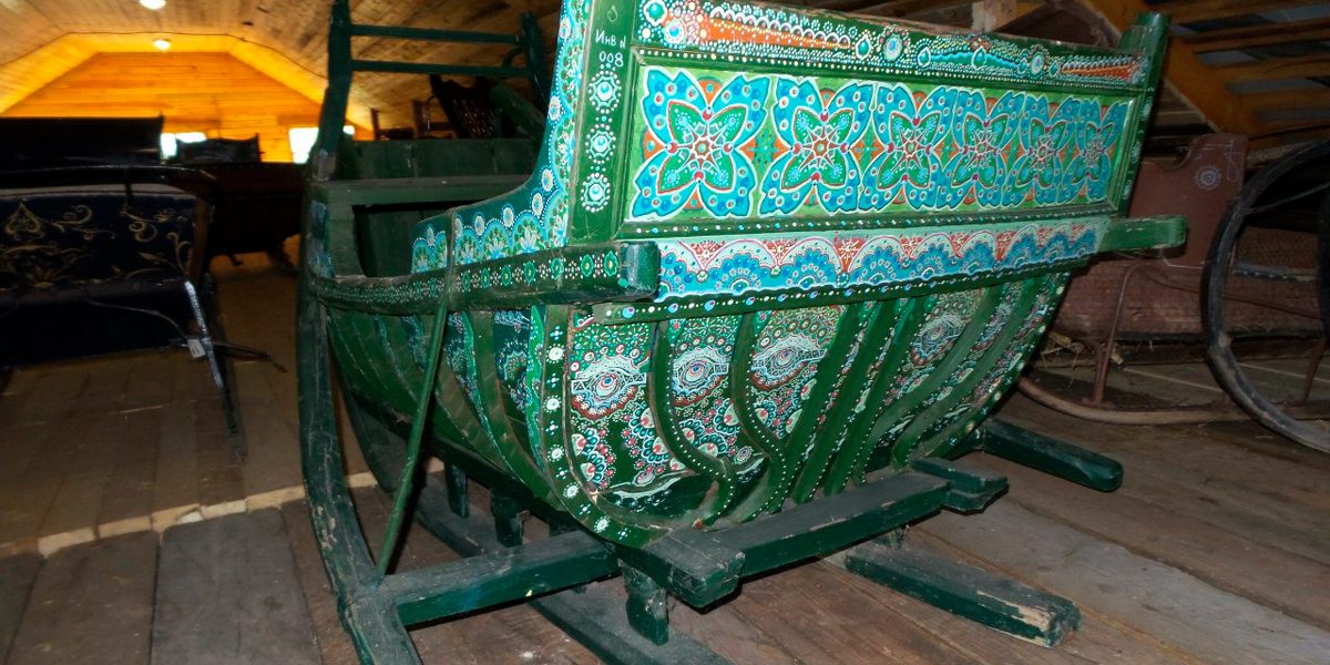 Сани зеленые барские для киносъемок