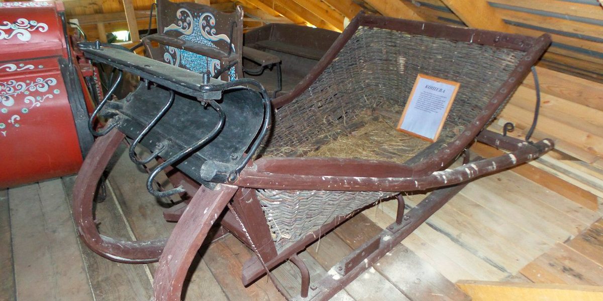 Дровни коричневые для киносъемок