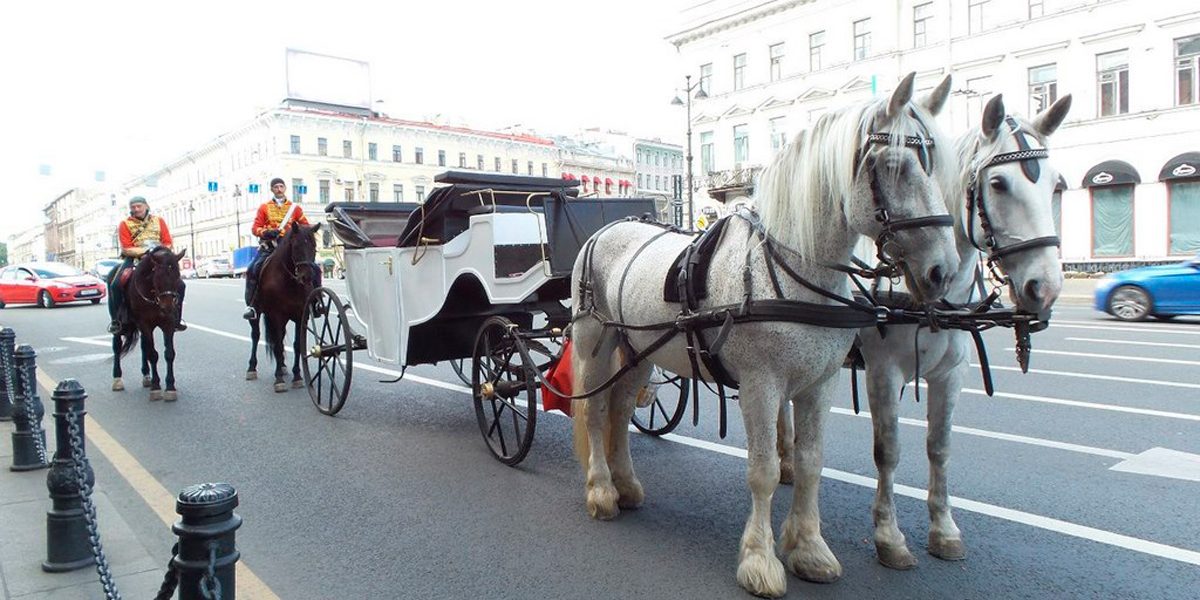 Белое ландо для киносъемок