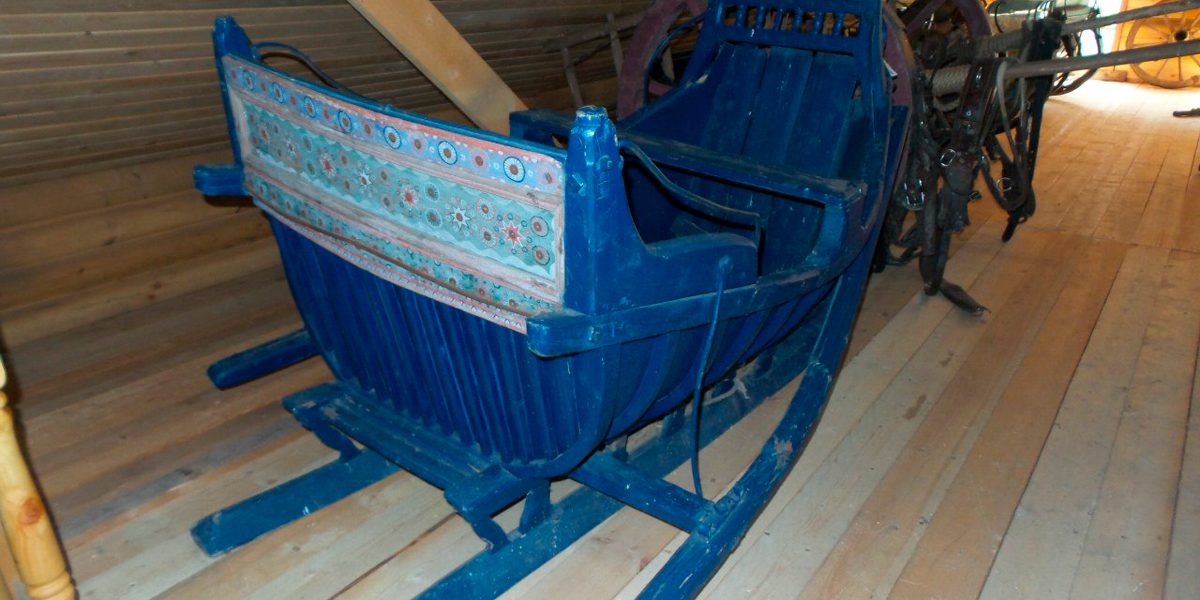 Сани синие барские для киносъемок